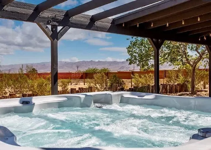Cheerful 2Bedroom Home With Hot Tub And Cowboy Pool In Joshua Tree